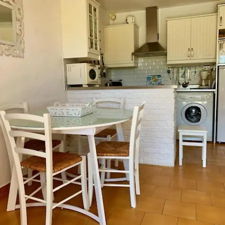 T2 Climatise Pour 6 Avec Piscine, A 20m De La Mer, Terrasse, Proche Commerces Et Attractions - Fr-1-607-84 *