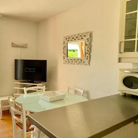 T2 Climatise Pour 6 Avec Piscine, A 20m De La Mer, Terrasse, Proche Commerces Et Attractions - Fr-1-607-84