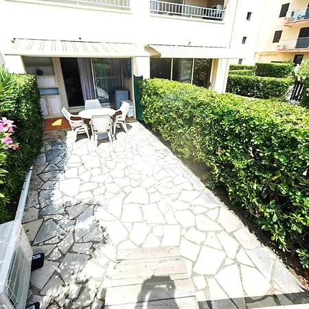 T2 Climatise Pour 6 Avec Piscine, A 20m De La Mer, Terrasse, Proche Commerces Et Attractions - Fr-1-607-84 *